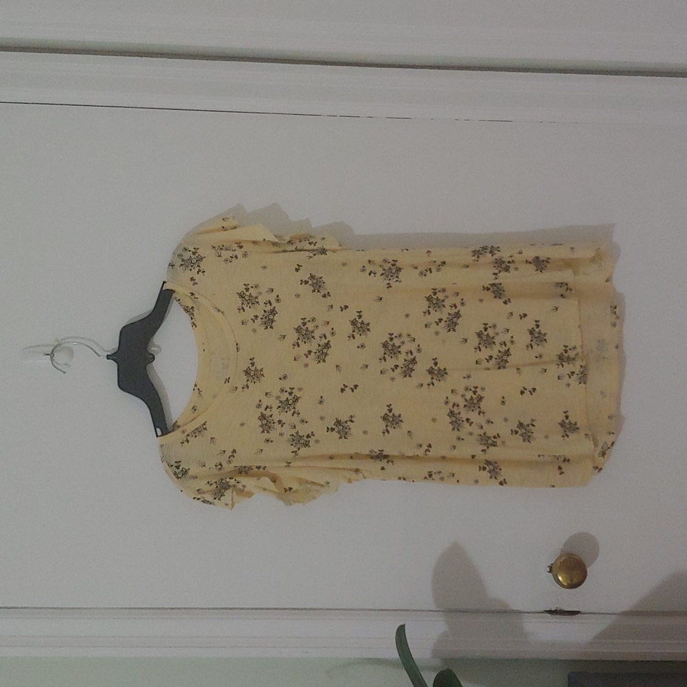 Maurices yellow, flower print summer shirt... Size=Small